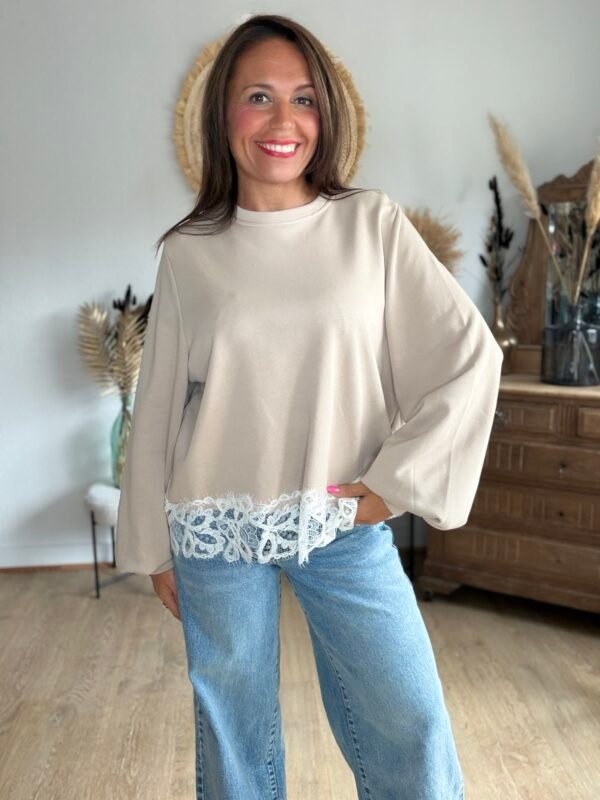 SWEAT BEIGE A DENTELLE Sweat Beige avec Dentelle - Modèle Melissandre