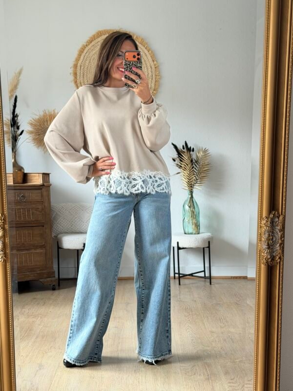 SWEAT AVEC DENTELLE Sweat Beige avec Dentelle - Modèle Melissandre