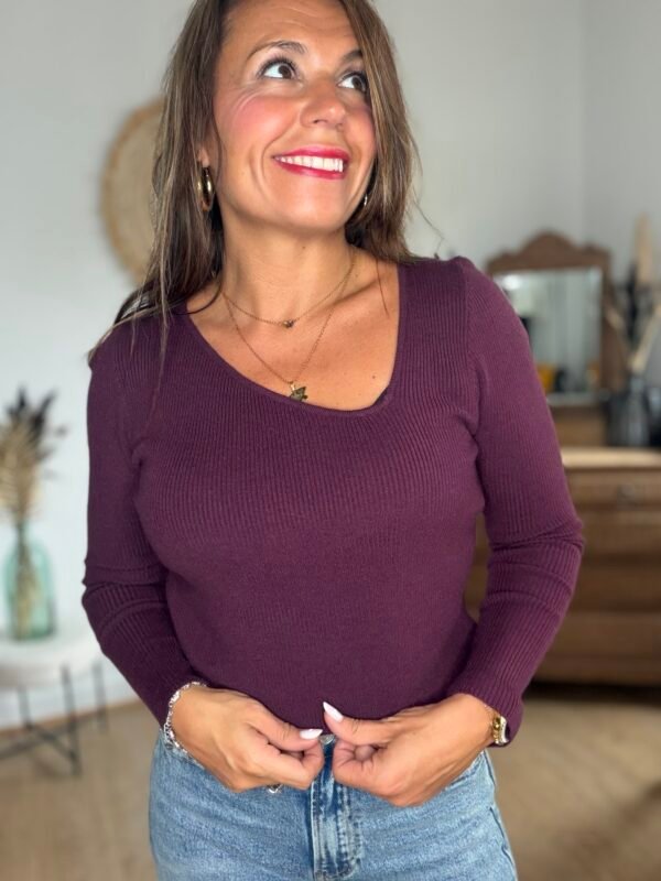 Top en maille Côtelée Bordeaux col asymétrique - Modèle Camille
