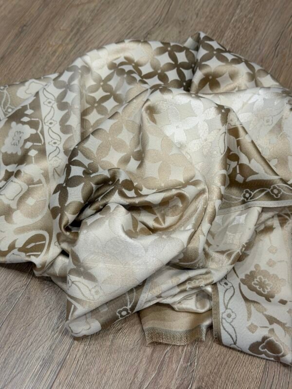 Écharpe imprimé baroque beige  - Modèle Vanessa
